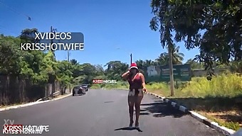 Kriss And Noel, Hotwives, Strip In Salvador Traffic - Christmas Edition